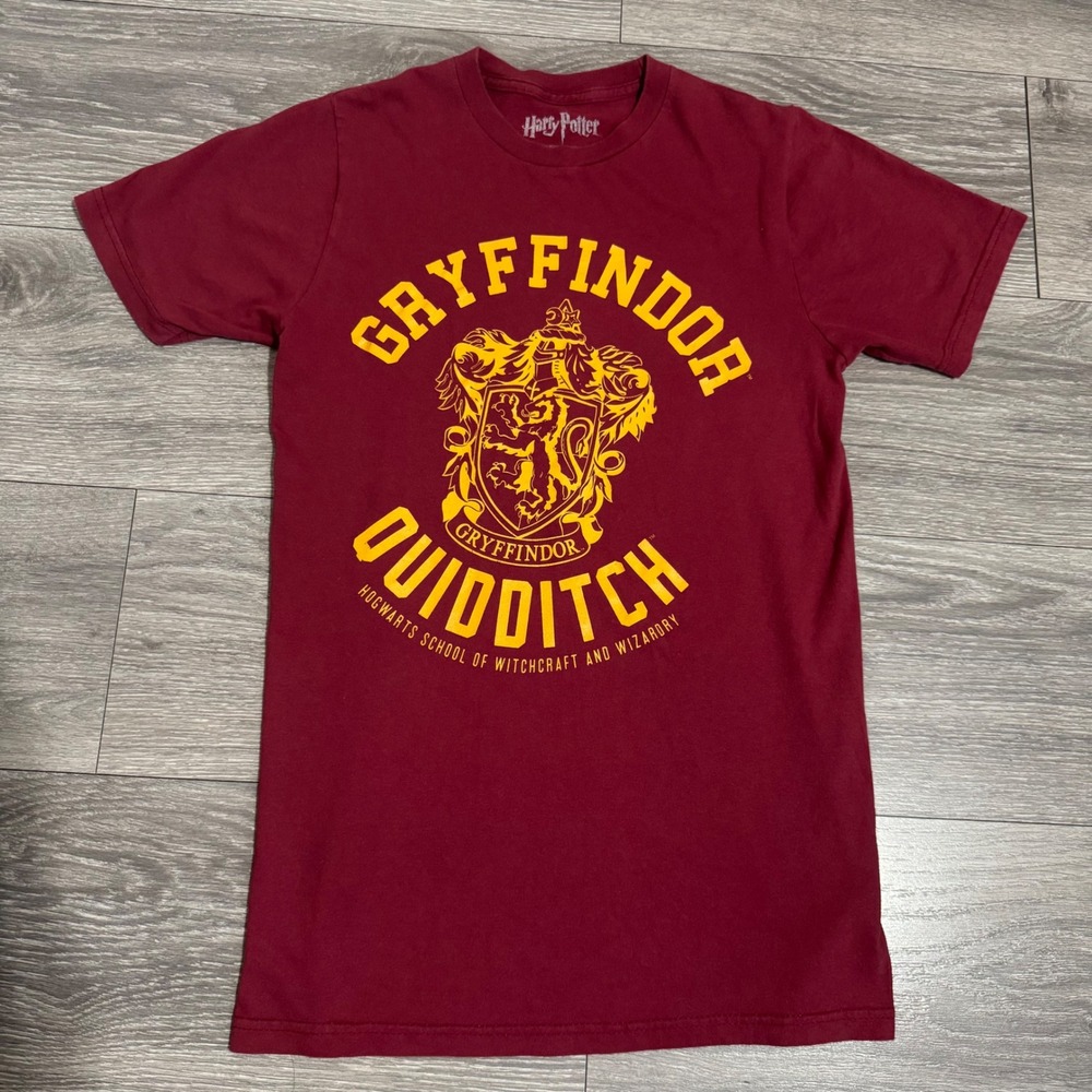 Harry Potter Gryffindor Quidditch Graphic Tee Size S Maroon Cosplay Hogwarts